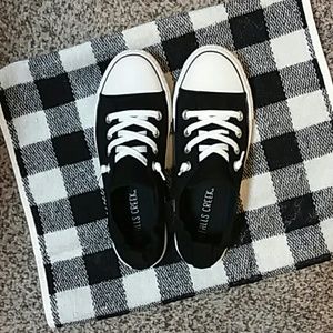 NWOT Falls Creek black sneakers size 9